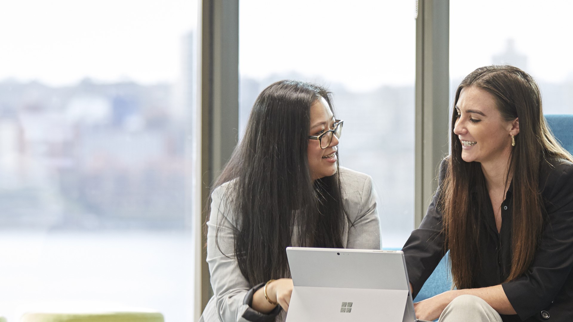 Employees in a meeting_Decorative 